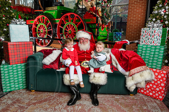 RKPhoto-2025-TheCharlestonSanta-Dec7-2434