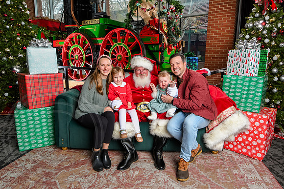RKPhoto-2025-TheCharlestonSanta-Dec7-2435