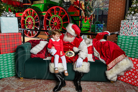 RKPhoto-2025-TheCharlestonSanta-Dec7-2437