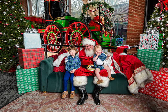 RKPhoto-2025-TheCharlestonSanta-Dec7-2442
