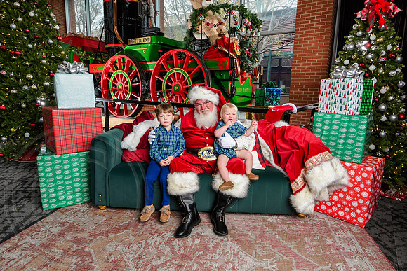 RKPhoto-2025-TheCharlestonSanta-Dec7-2443