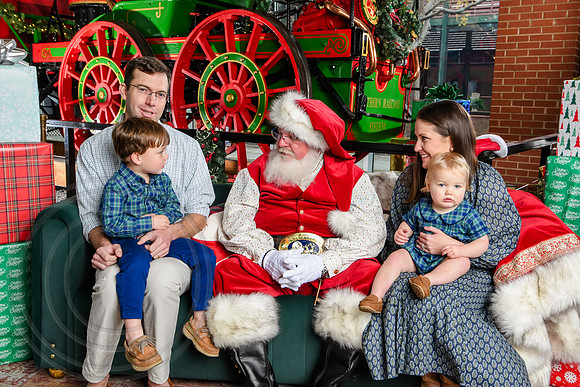RKPhoto-2025-TheCharlestonSanta-Dec7-2445