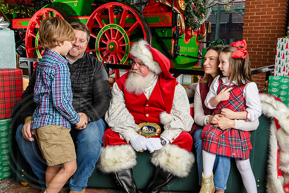 RKPhoto-2025-TheCharlestonSanta-Dec7-2449