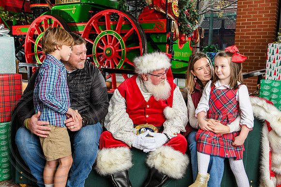 RKPhoto-2025-TheCharlestonSanta-Dec7-2450