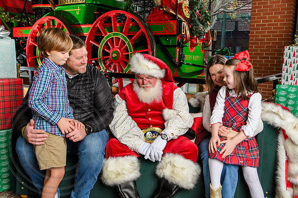 RKPhoto-2025-TheCharlestonSanta-Dec7-2451