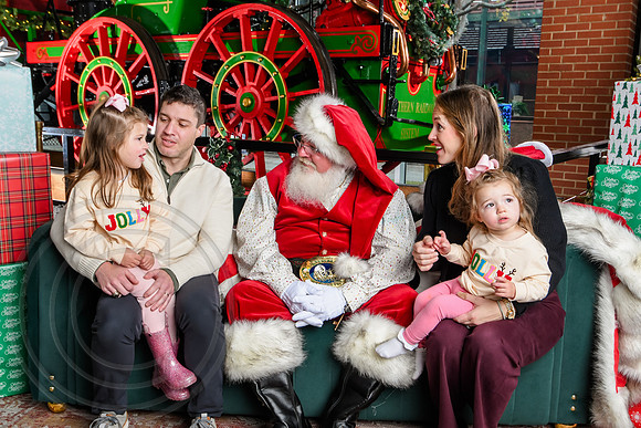 RKPhoto-2025-TheCharlestonSanta-Dec7-2455