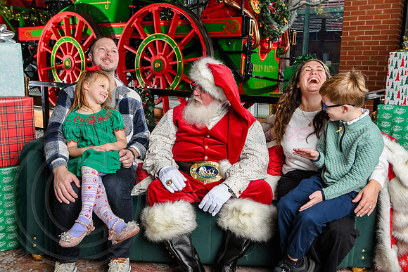 RKPhoto-2025-TheCharlestonSanta-Dec7-2460