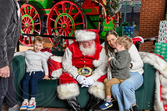 RKPhoto-2025-TheCharlestonSanta-Dec7-2467