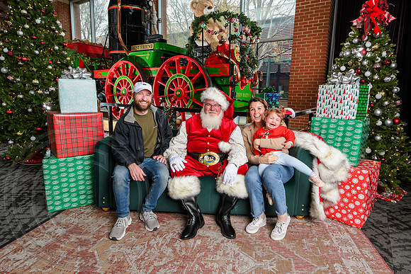 RKPhoto-2025-TheCharlestonSanta-Dec7-2471
