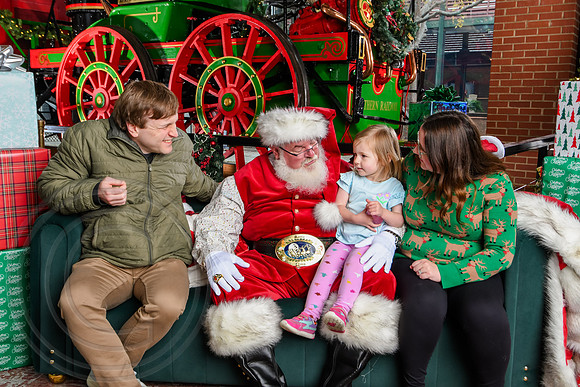 RKPhoto-2025-TheCharlestonSanta-Dec7-2477