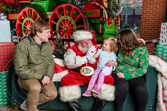 RKPhoto-2025-TheCharlestonSanta-Dec7-2478