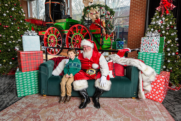 RKPhoto-2025-TheCharlestonSanta-Dec7-2480