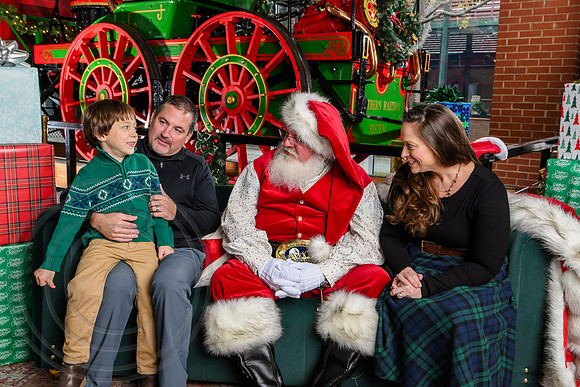 RKPhoto-2025-TheCharlestonSanta-Dec7-2483