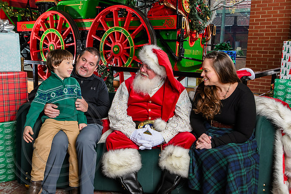 RKPhoto-2025-TheCharlestonSanta-Dec7-2484