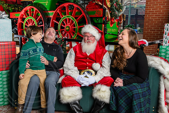 RKPhoto-2025-TheCharlestonSanta-Dec7-2485