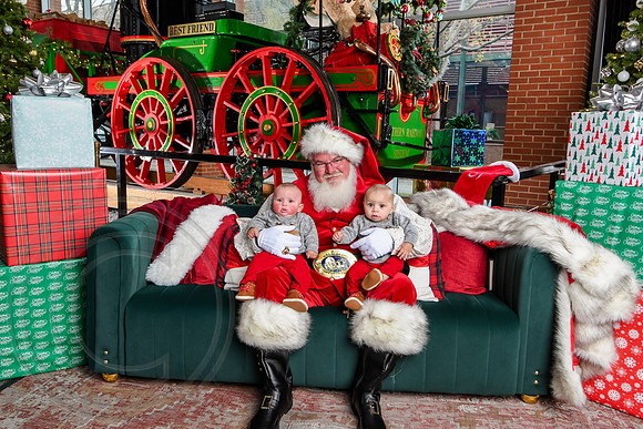 RKPhoto-2025-TheCharlestonSanta-Dec7-2486