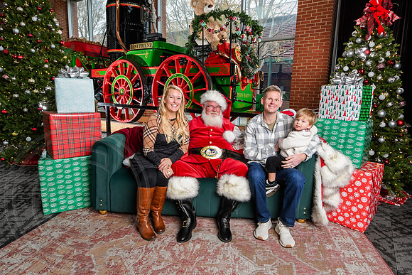 RKPhoto-2025-TheCharlestonSanta-Dec7-2491