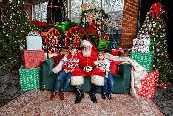 RKPhoto-2025-TheCharlestonSanta-Dec7-2500