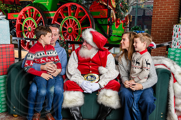 RKPhoto-2025-TheCharlestonSanta-Dec7-2502