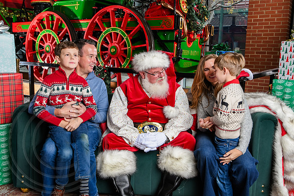 RKPhoto-2025-TheCharlestonSanta-Dec7-2503