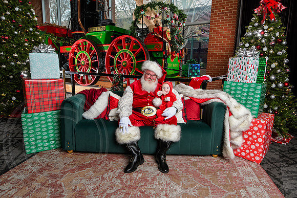 RKPhoto-2025-TheCharlestonSanta-Dec7-2515