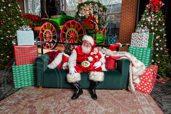RKPhoto-2025-TheCharlestonSanta-Dec7-2516