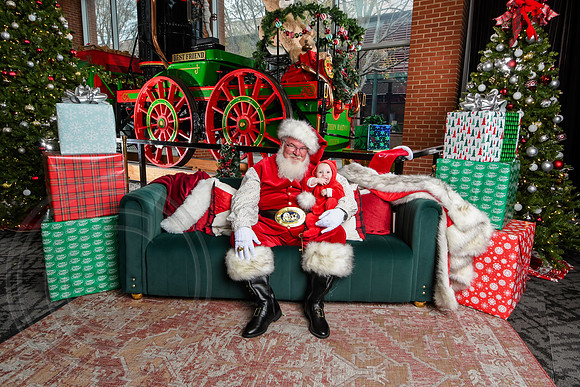 RKPhoto-2025-TheCharlestonSanta-Dec7-2517