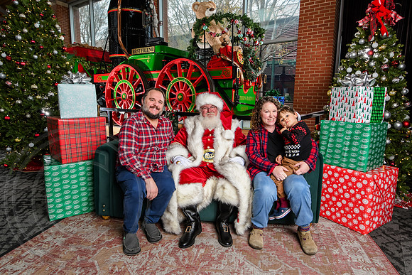 RKPhoto-2025-TheCharlestonSanta-Dec7-2533