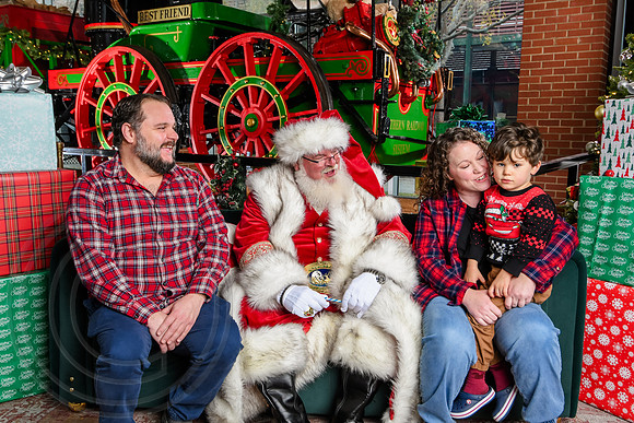 RKPhoto-2025-TheCharlestonSanta-Dec7-2534