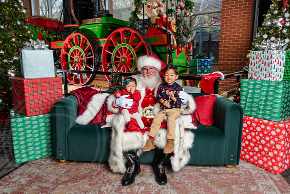 RKPhoto-2025-TheCharlestonSanta-Dec7-2538