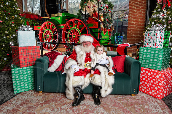 RKPhoto-2025-TheCharlestonSanta-Dec7-2539