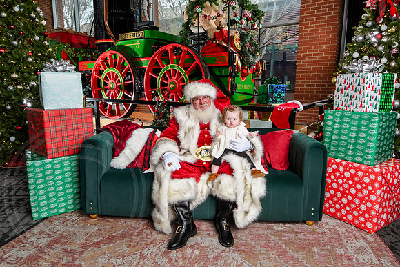 RKPhoto-2025-TheCharlestonSanta-Dec7-2541