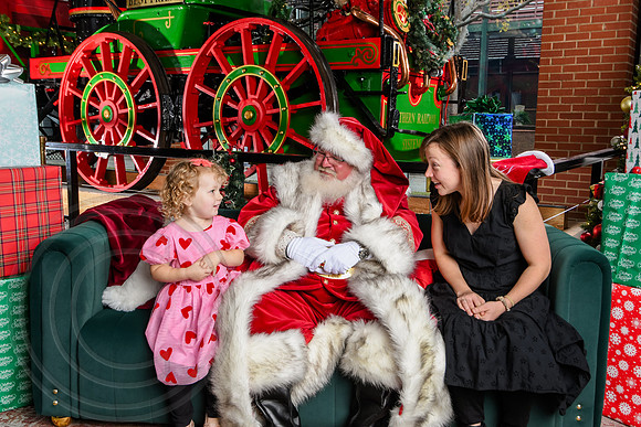 RKPhoto-2025-TheCharlestonSanta-Dec7-2551