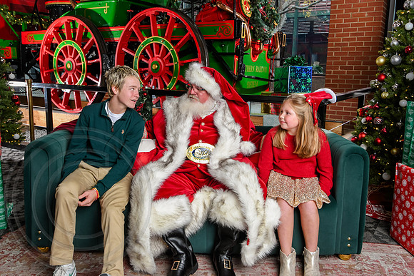 RKPhoto-2025-TheCharlestonSanta-Dec7-2557