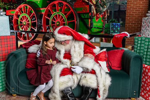RKPhoto-2025-TheCharlestonSanta-Dec7-2561
