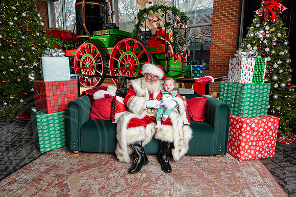 RKPhoto-2025-TheCharlestonSanta-Dec7-2562
