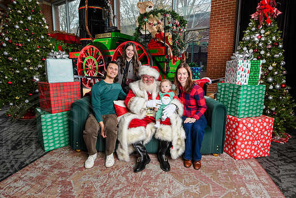 RKPhoto-2025-TheCharlestonSanta-Dec7-2565