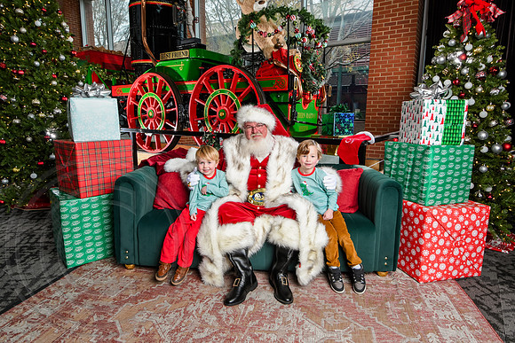 RKPhoto-2025-TheCharlestonSanta-Dec7-2567