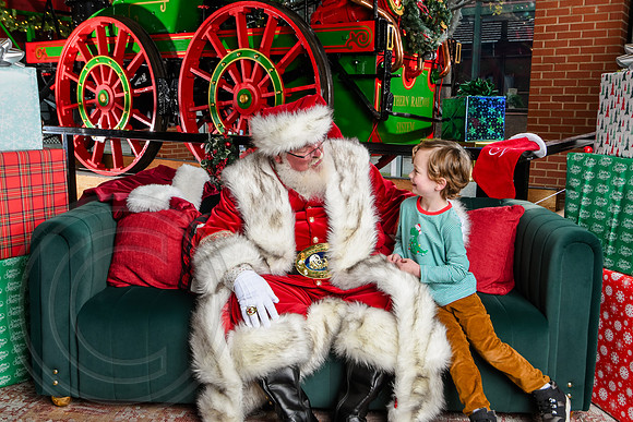 RKPhoto-2025-TheCharlestonSanta-Dec7-2569