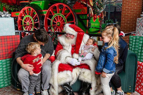 RKPhoto-2025-TheCharlestonSanta-Dec7-2577