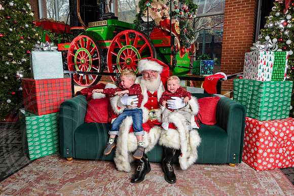 RKPhoto-2025-TheCharlestonSanta-Dec7-2582