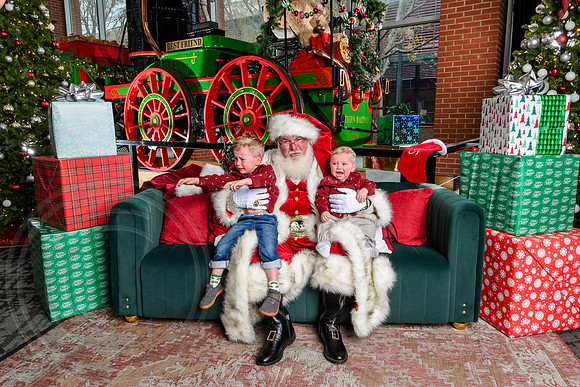 RKPhoto-2025-TheCharlestonSanta-Dec7-2583