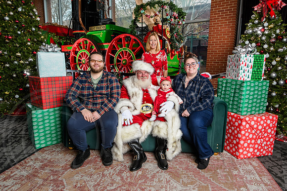 RKPhoto-2025-TheCharlestonSanta-Dec7-2603