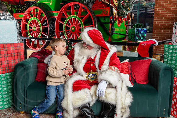RKPhoto-2025-TheCharlestonSanta-Dec7-2609
