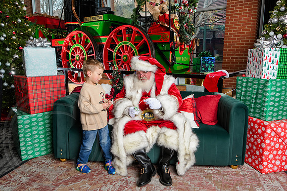 RKPhoto-2025-TheCharlestonSanta-Dec7-2612