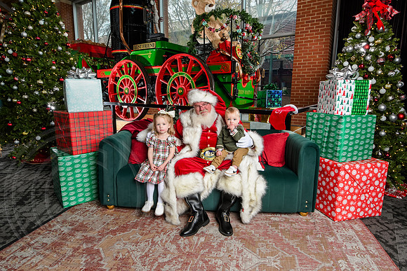 RKPhoto-2025-TheCharlestonSanta-Dec7-2614