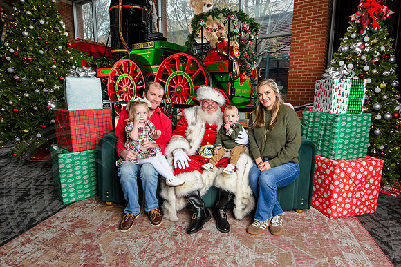 RKPhoto-2025-TheCharlestonSanta-Dec7-2615