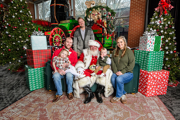 RKPhoto-2025-TheCharlestonSanta-Dec7-2616
