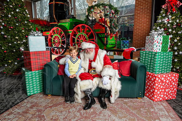 RKPhoto-2025-TheCharlestonSanta-Dec7-2621