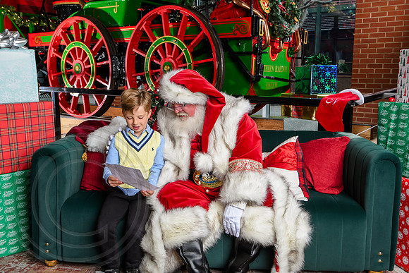 RKPhoto-2025-TheCharlestonSanta-Dec7-2622